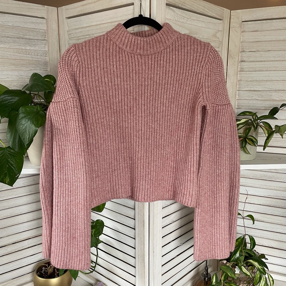 Crop Sweater with wide sleeve